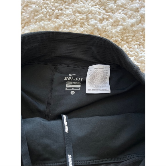 Nike - Picture 4 of 4